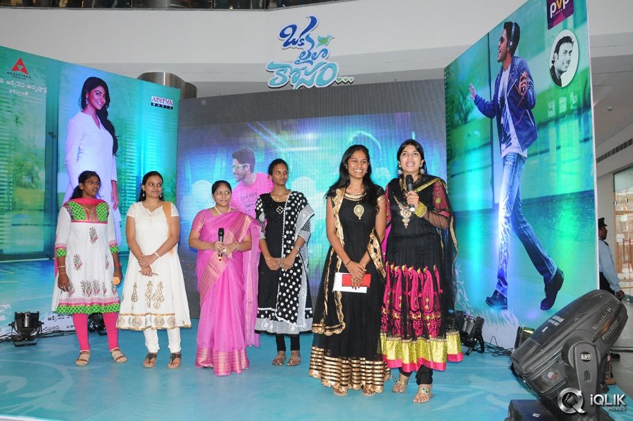 Oka-Laila-Kosam-Movie-Team-at-Vijayawada-PVP-Mall